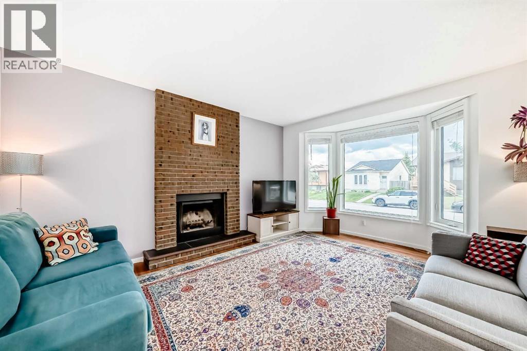 Property at 26 Shawglen Way SW image 5