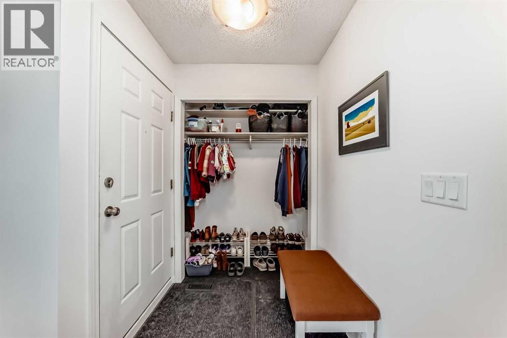 Property at 26 Shawglen Way SW image 4