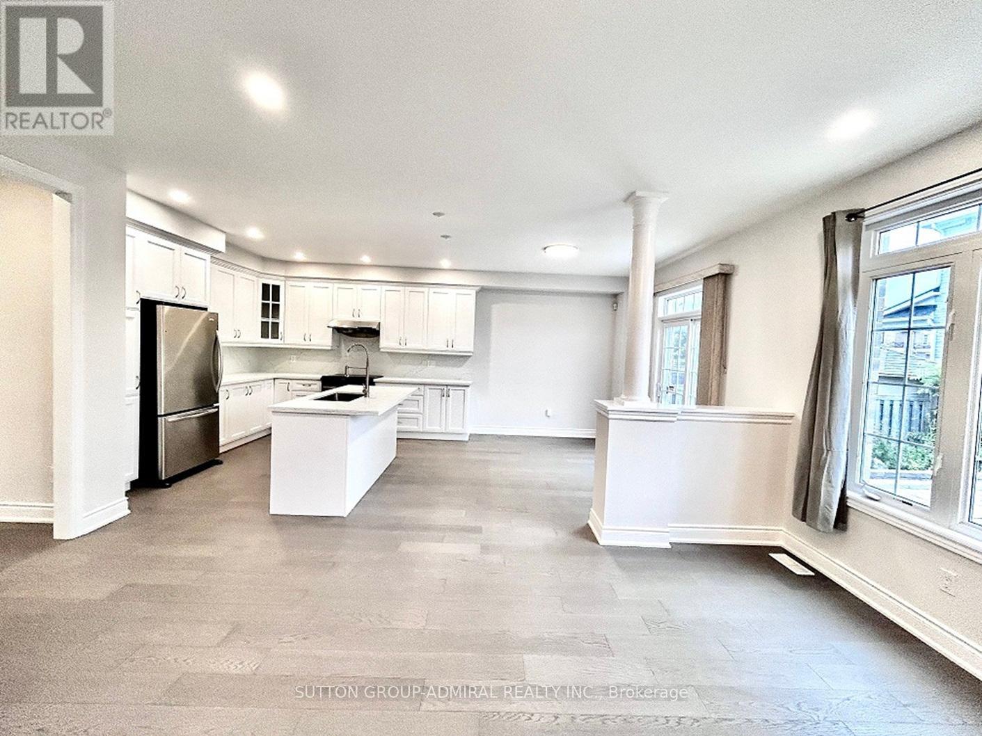 4 Castleglen Boulevard, Markham, Ontario  L6C 0A8 - Photo 15 - N12335821