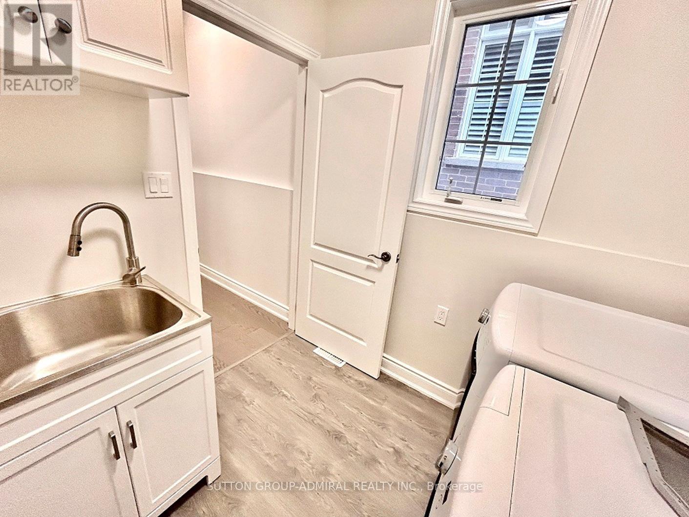 4 Castleglen Boulevard, Markham, Ontario  L6C 0A8 - Photo 30 - N12335821