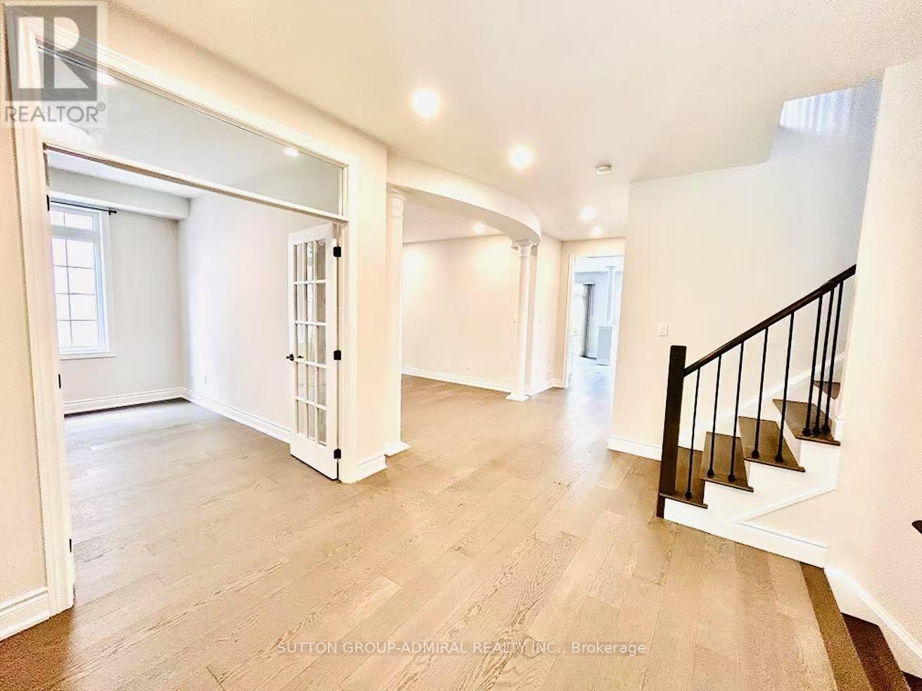 4 Castleglen Boulevard, Markham, Ontario  L6C 0A8 - Photo 6 - N12335821