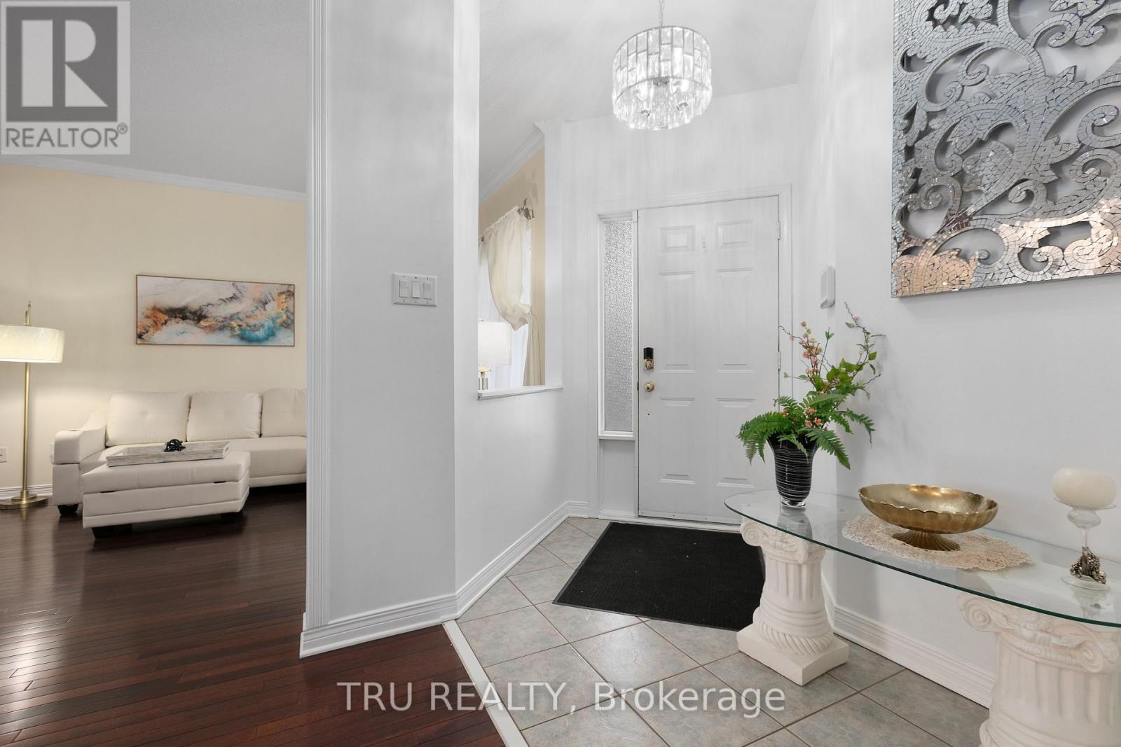 Property at 18 GANNET STREET W image 4