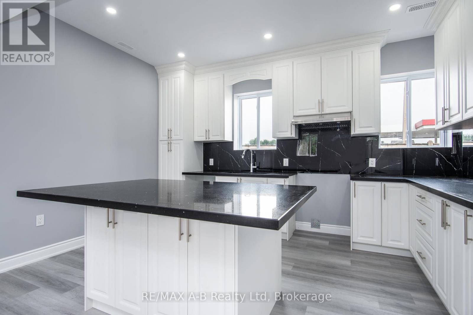 2274 34 Line, Perth East, Ontario  N0B 2P0 - Photo 13 - X12332267