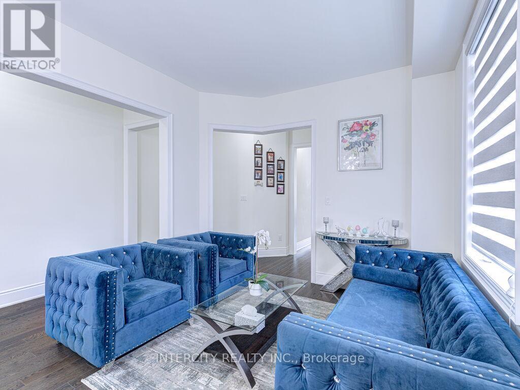 58 Dotchson Avenue, Caledon, Ontario  L7C 4G7 - Photo 8 - W12335327