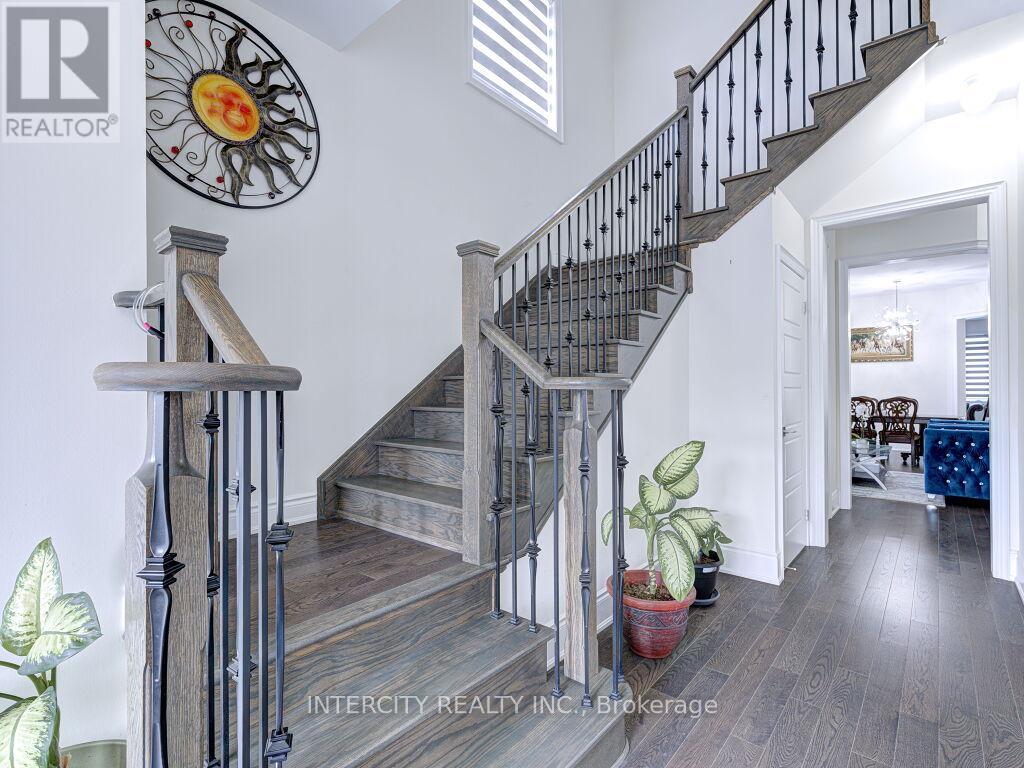 58 Dotchson Avenue, Caledon, Ontario  L7C 4G7 - Photo 5 - W12335327