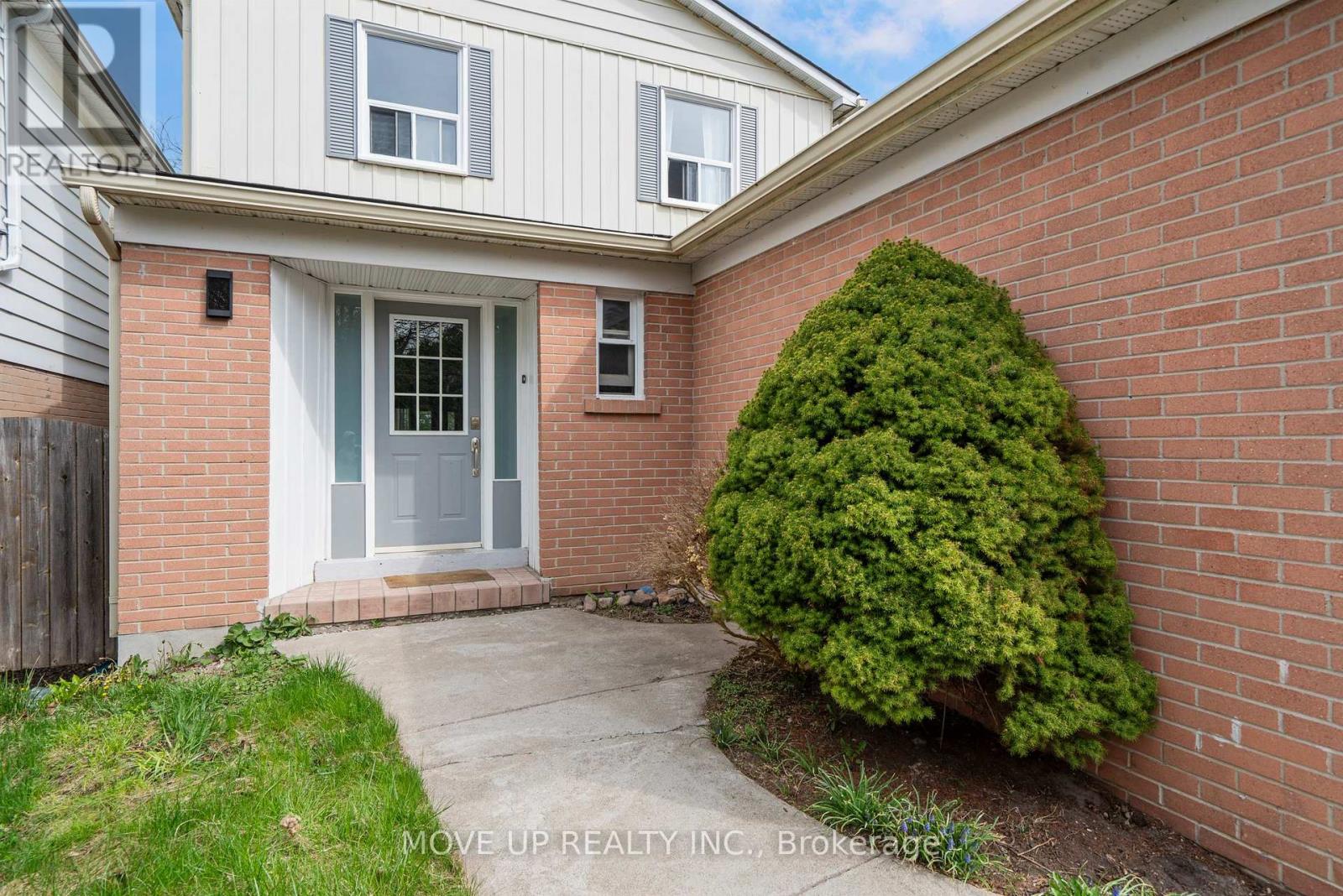 785 Pam Crescent, Newmarket, Ontario  L3Y 5B7 - Photo 3 - N12335854