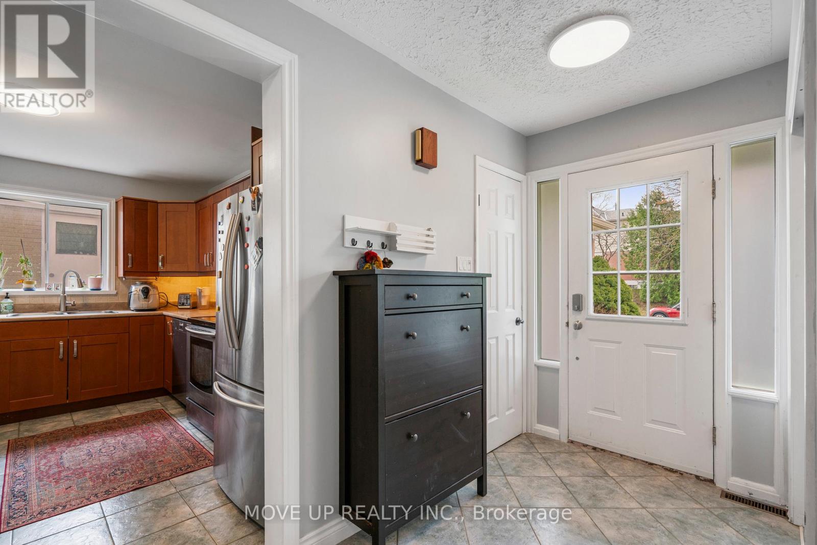 785 Pam Crescent, Newmarket, Ontario  L3Y 5B7 - Photo 5 - N12335854