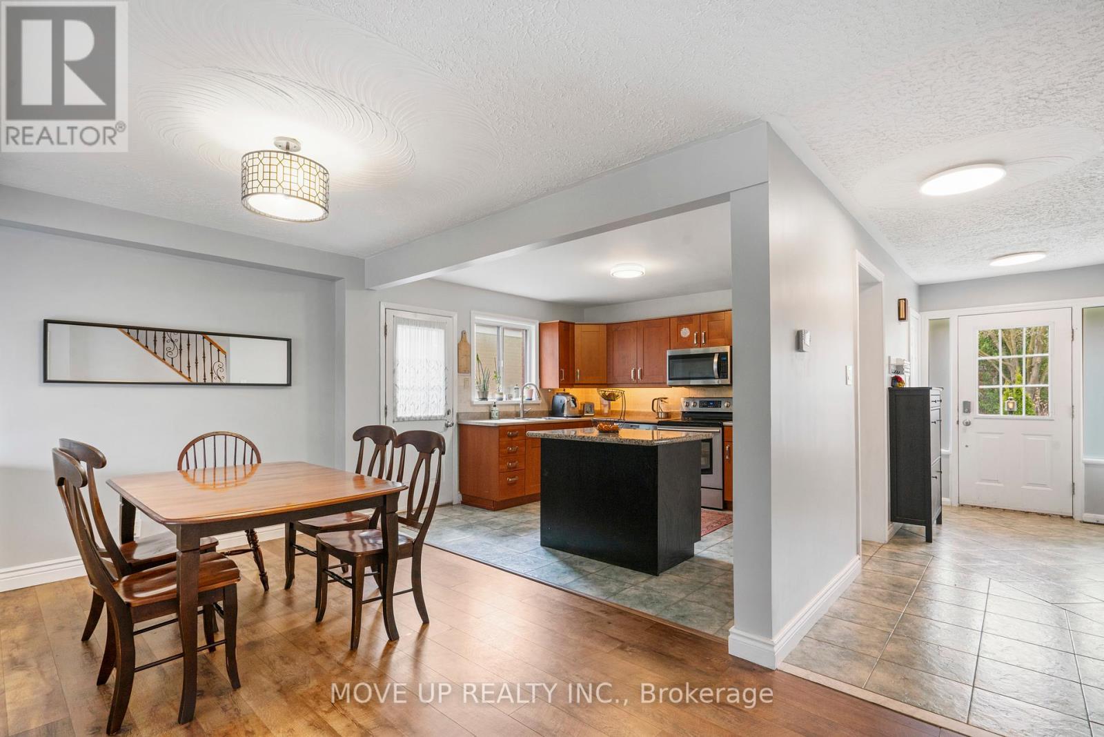 785 Pam Crescent, Newmarket, Ontario  L3Y 5B7 - Photo 7 - N12335854