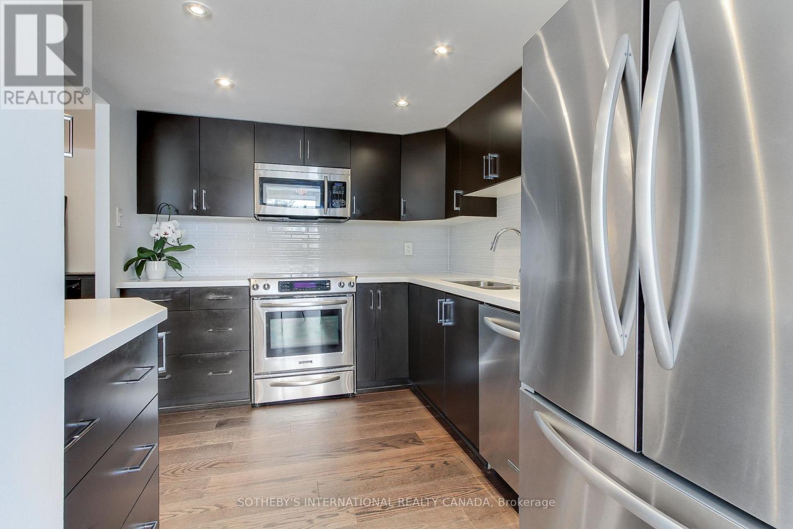 301 - 40 Harding Boulevard W, Richmond Hill (Harding), Ontario  L4C 9S5 - Photo 12 - N12335863
