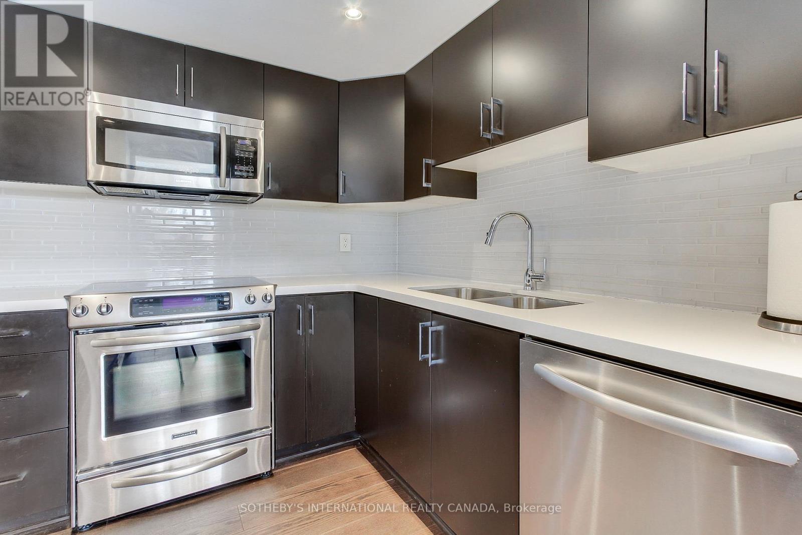 301 - 40 Harding Boulevard W, Richmond Hill (Harding), Ontario  L4C 9S5 - Photo 13 - N12335863