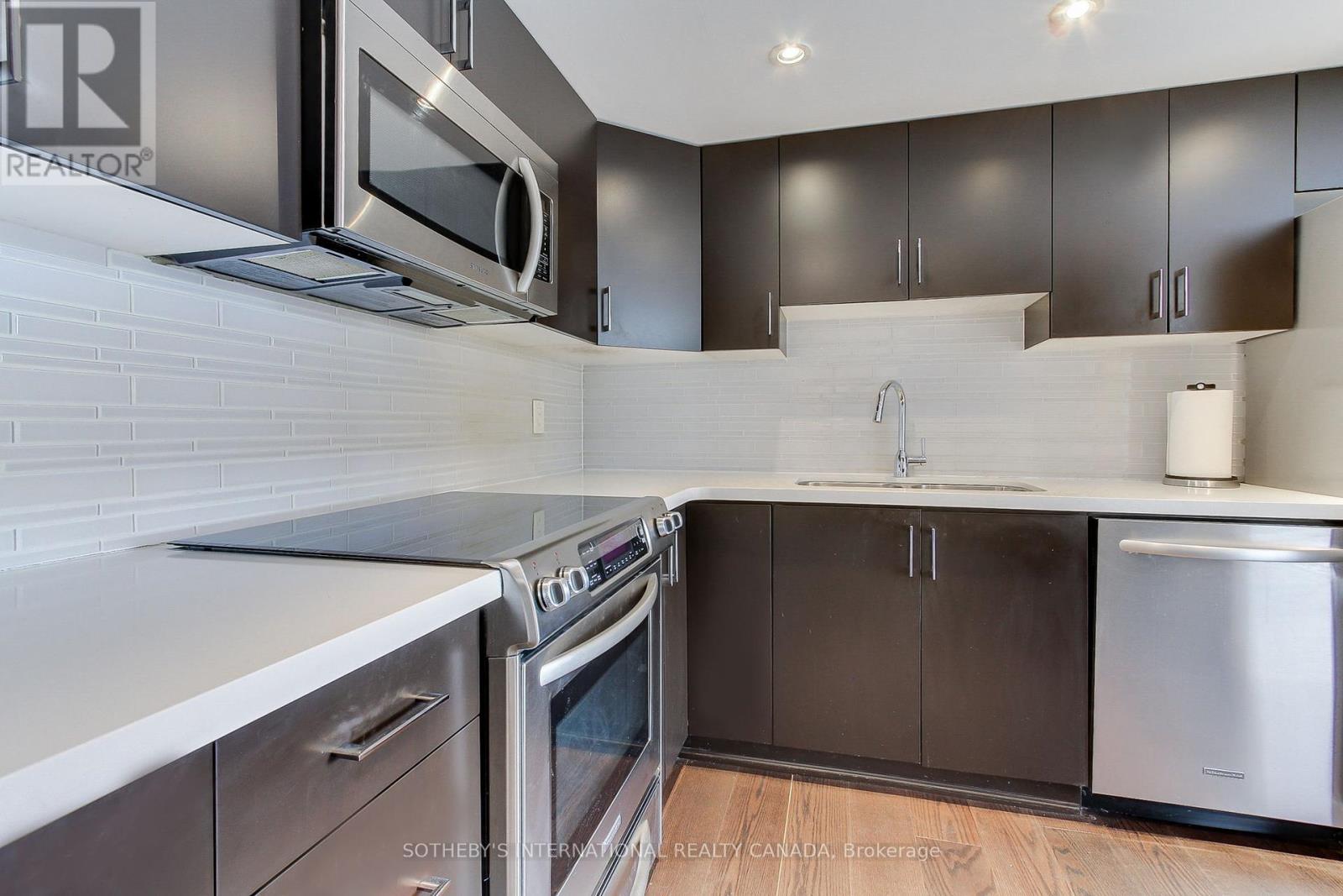 301 - 40 Harding Boulevard W, Richmond Hill (Harding), Ontario  L4C 9S5 - Photo 14 - N12335863