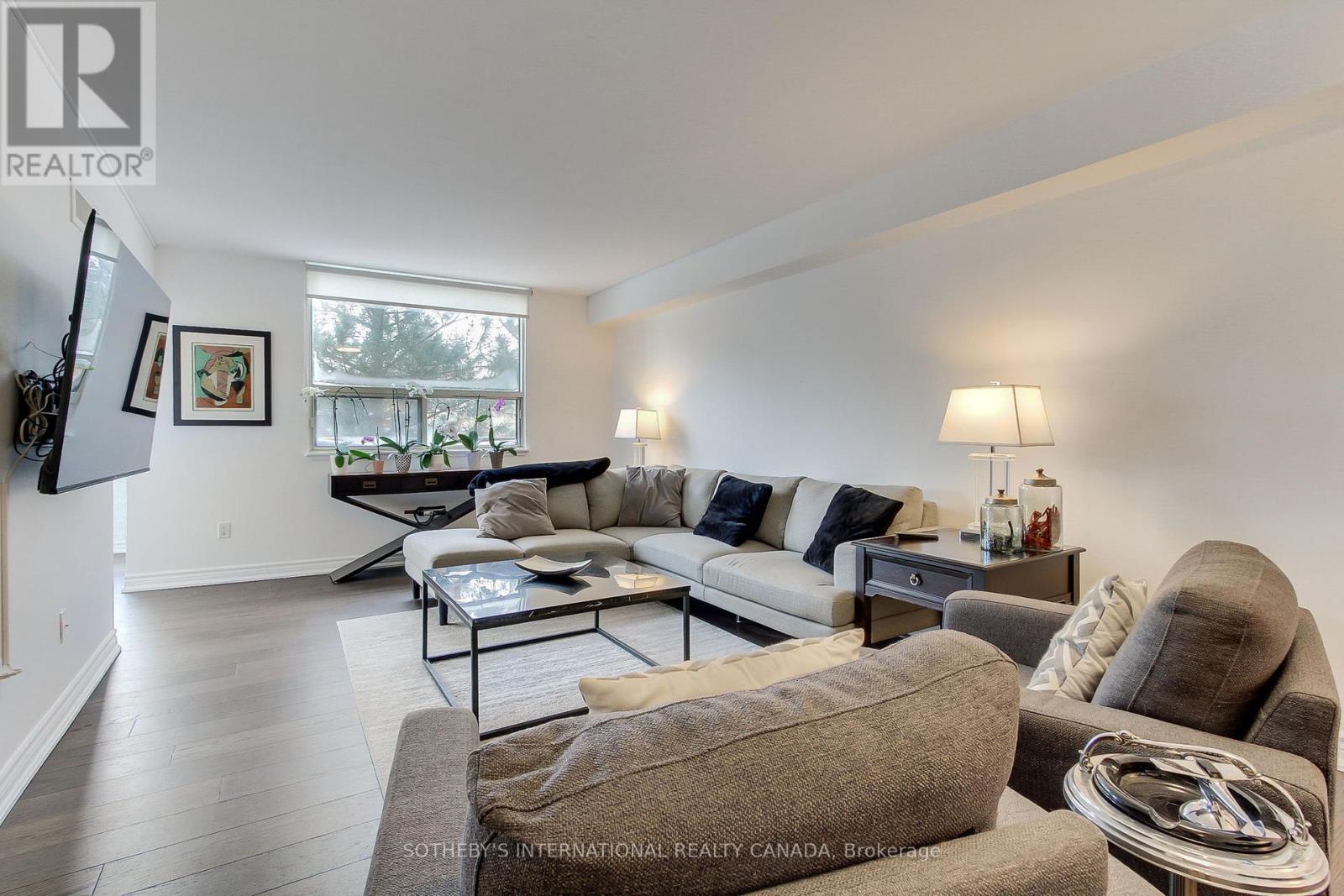 301 - 40 Harding Boulevard W, Richmond Hill (Harding), Ontario  L4C 9S5 - Photo 8 - N12335863