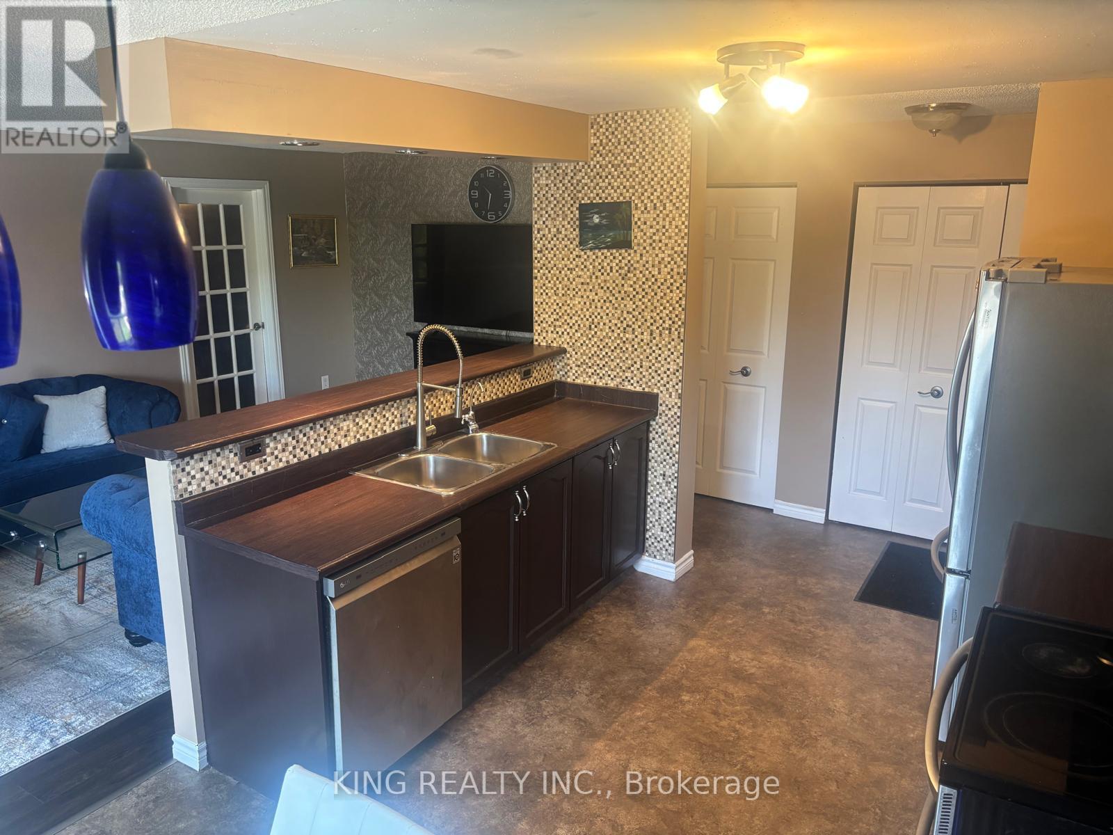 19 - 616 Grey Street, Brantford, Ontario  N3S 4Y1 - Photo 3 - X12335870