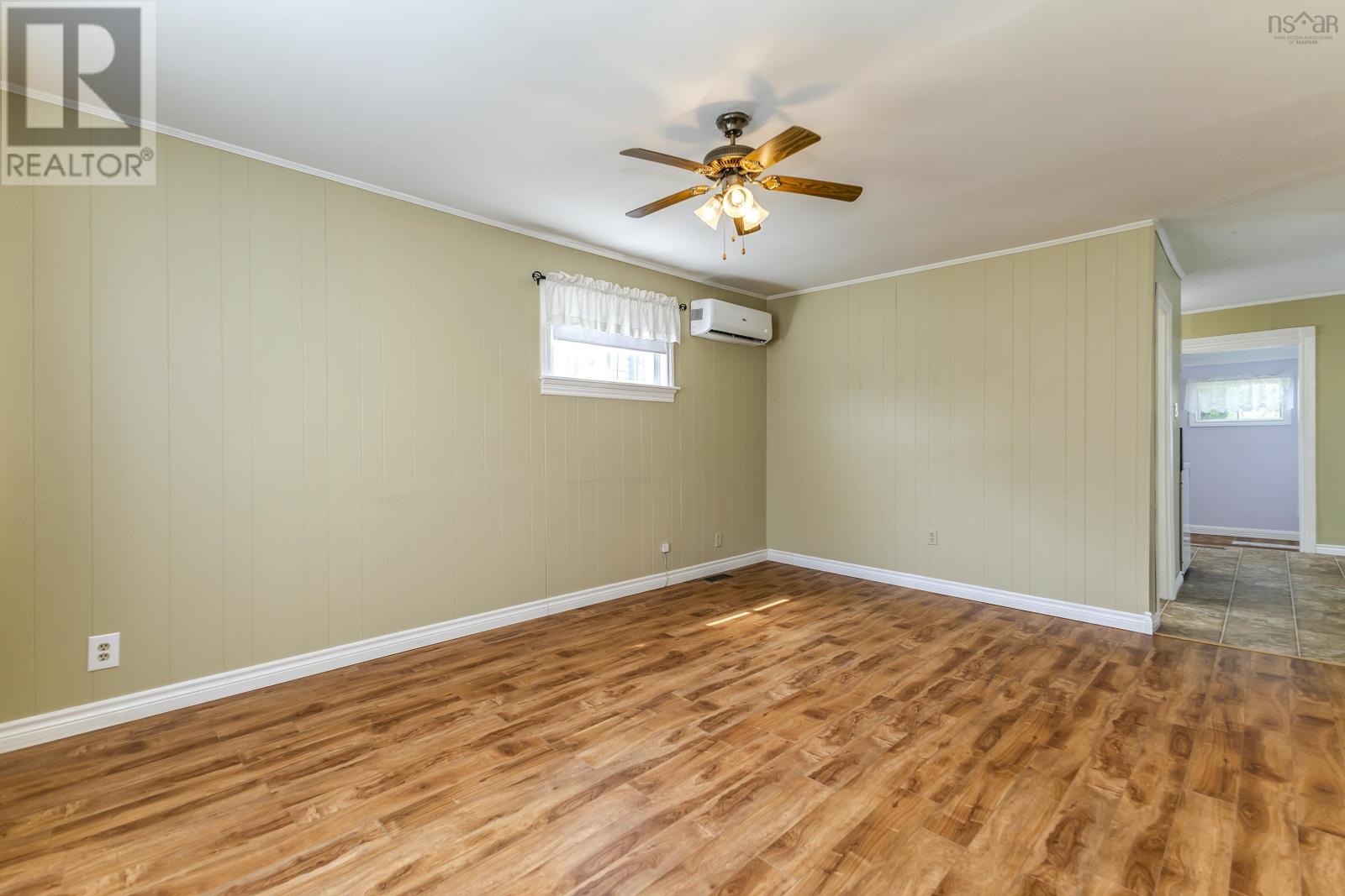 Property at 11 MacLaren Ave image 4