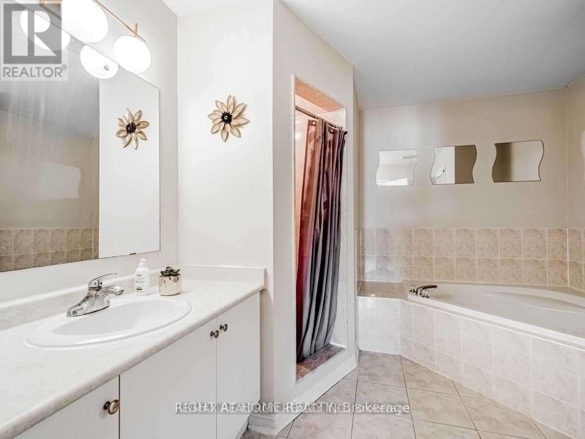39 Treasure Drive, Brampton, Ontario  L7A 3L7 - Photo 21 - W12335898