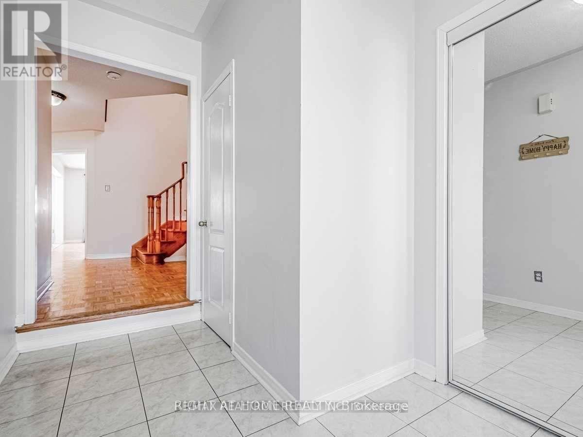 39 Treasure Drive, Brampton, Ontario  L7A 3L7 - Photo 3 - W12335898