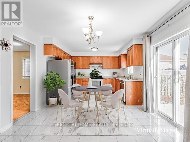 39 Treasure Drive, Brampton, Ontario  L7A 3L7 - Photo 4 - W12335898