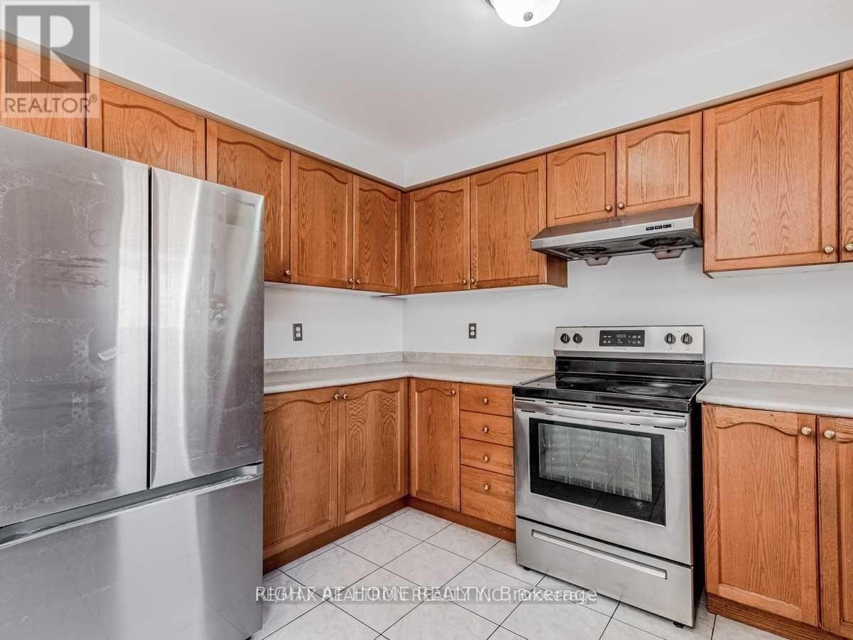 39 Treasure Drive, Brampton, Ontario  L7A 3L7 - Photo 7 - W12335898