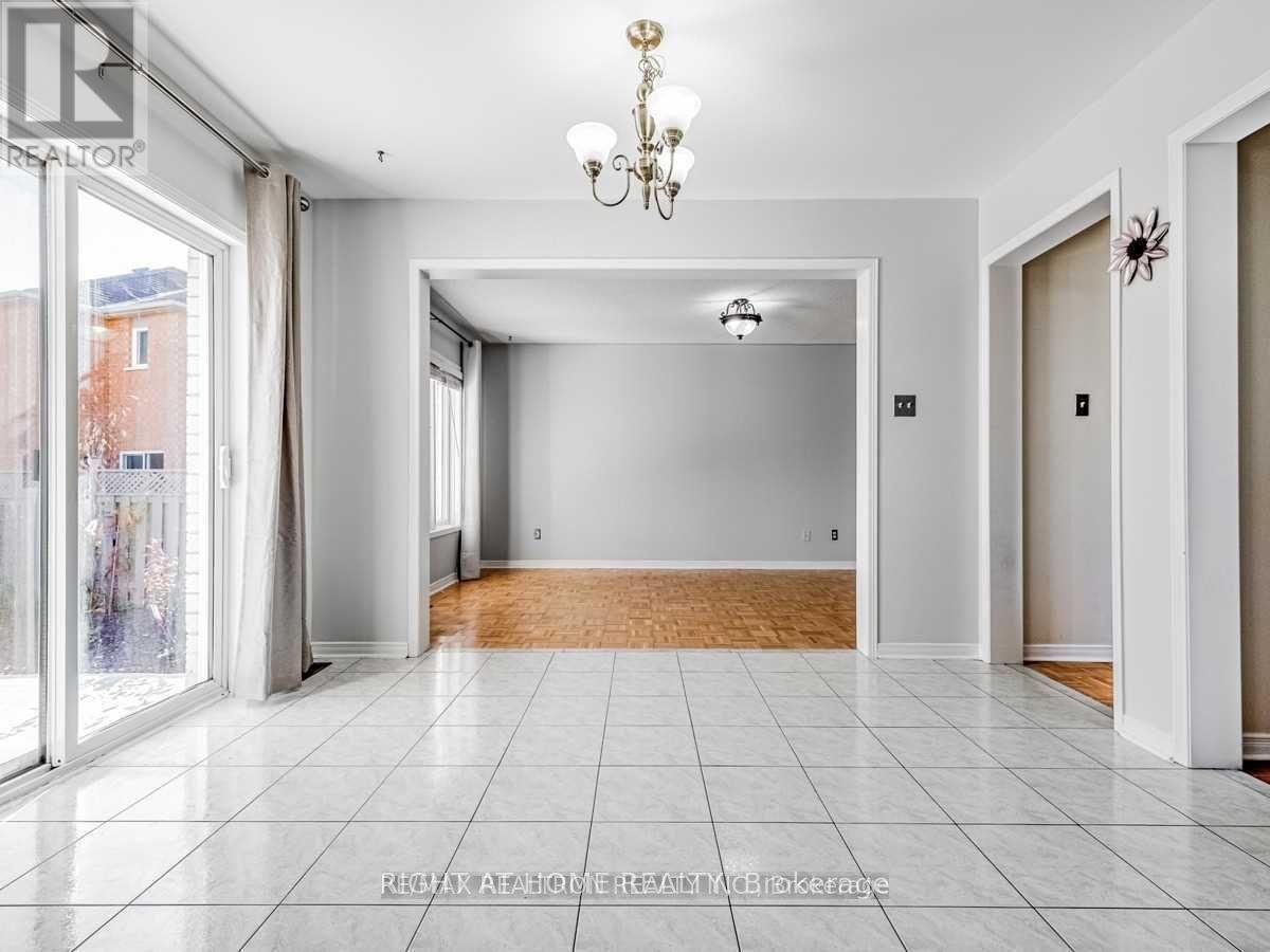 39 Treasure Drive, Brampton, Ontario  L7A 3L7 - Photo 8 - W12335898