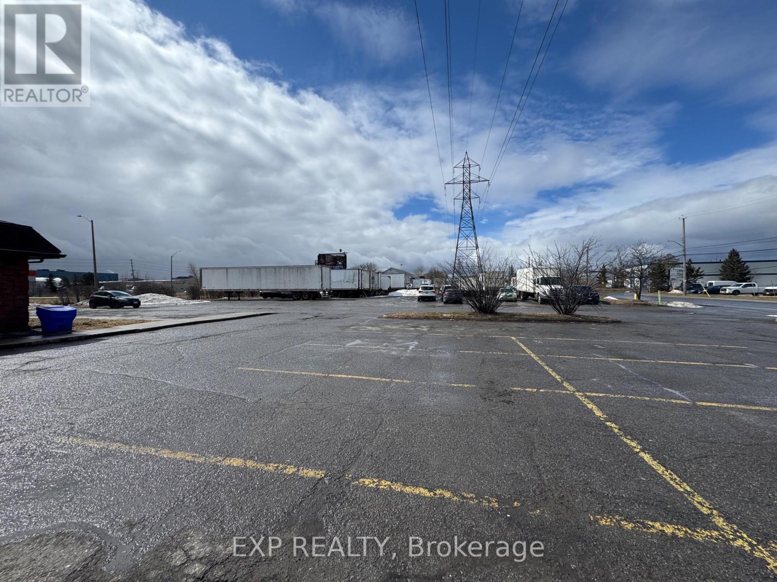 1188 Newmarket Street, Ottawa, Ontario  K1B 1A6 - Photo 4 - X12335909