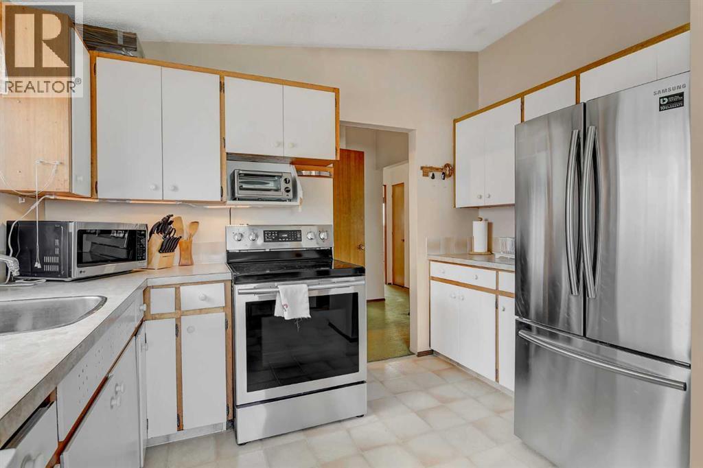 Property at 9921 92 Avenue image 3