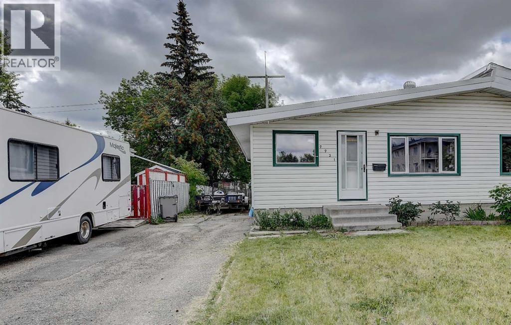 Property at 9921 92 Avenue image 2