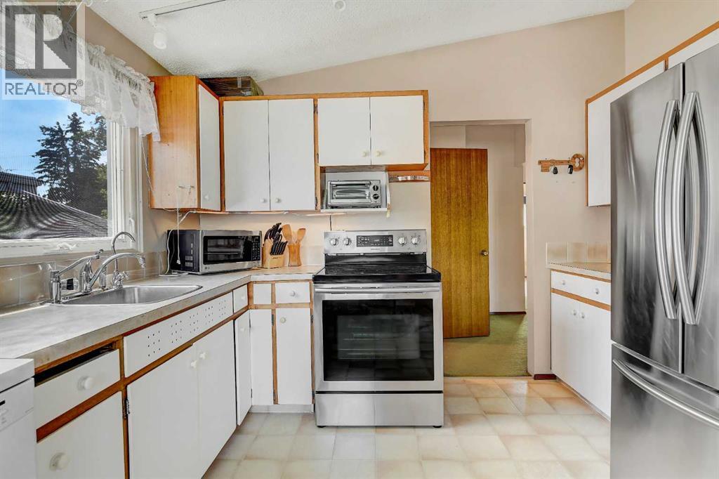 Property at 9921 92 Avenue image 4