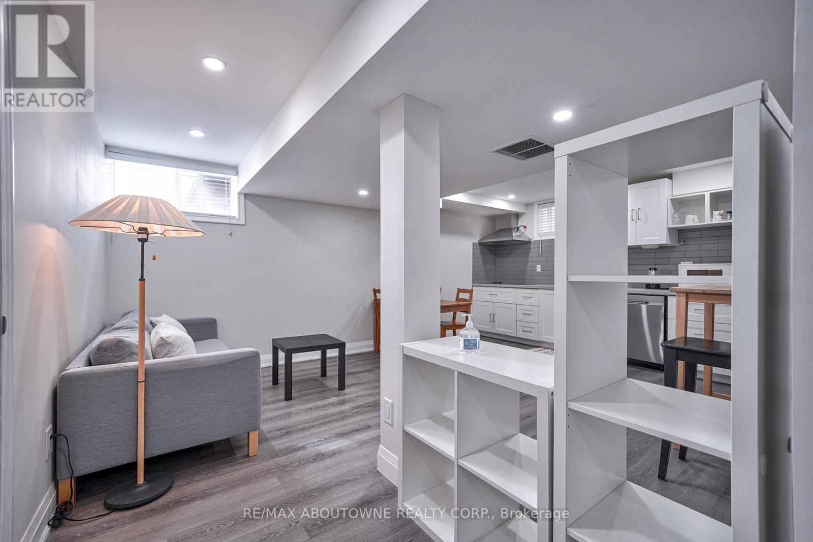 Lower - 195 Greti Drive, Hamilton, Ontario  L9B 1P9 - Photo 7 - X12335913