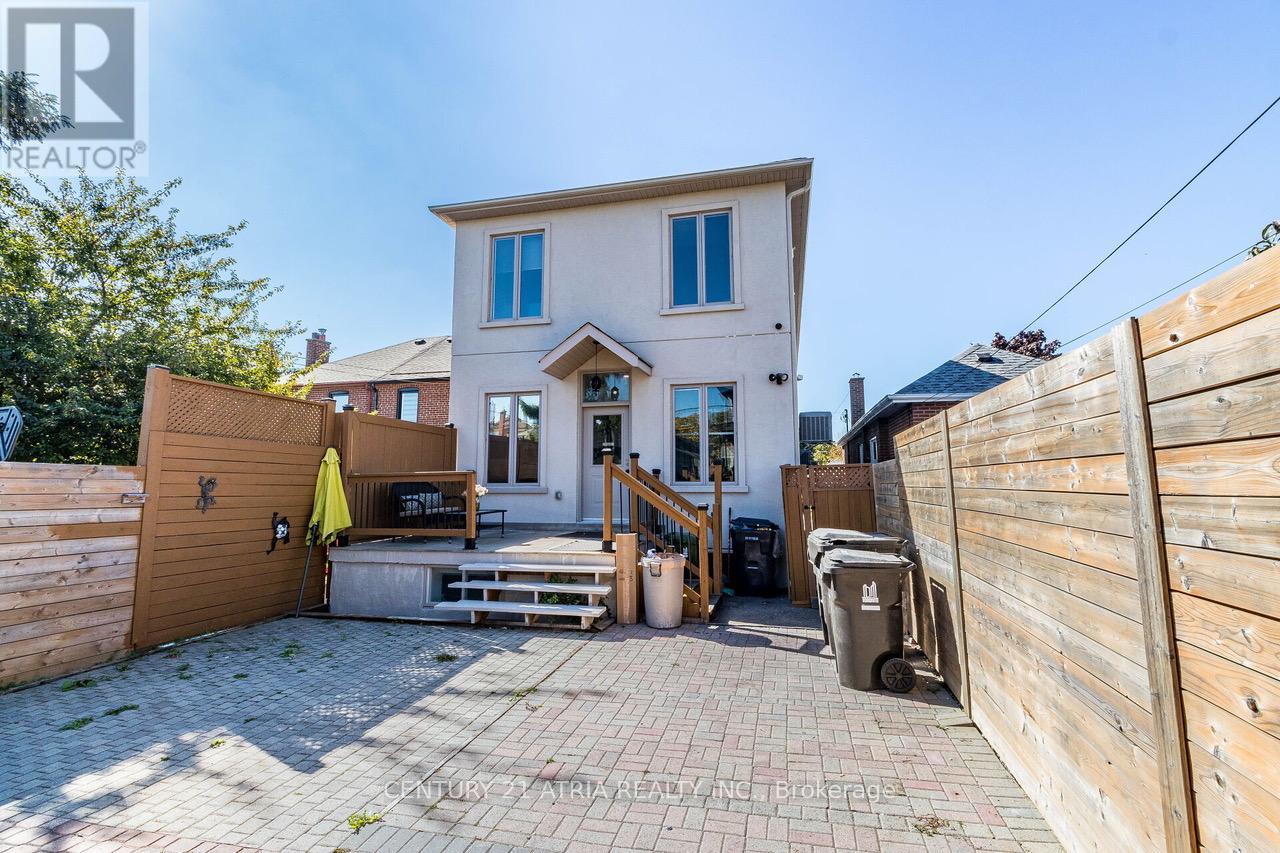 17 Montcalm Avenue, Toronto, Ontario  M6E 4N5 - Photo 19 - W12296339