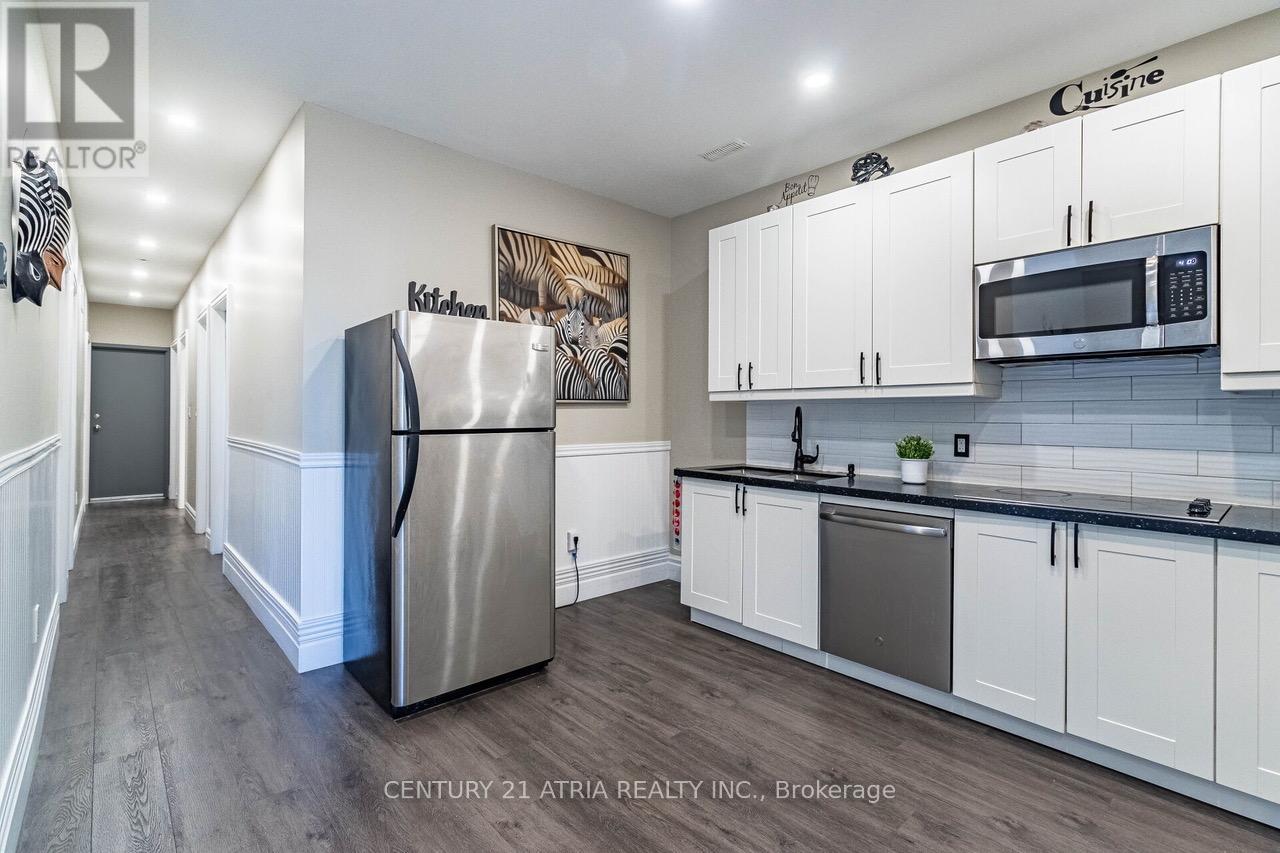 17 Montcalm Avenue, Toronto, Ontario  M6E 4N5 - Photo 11 - W12296339