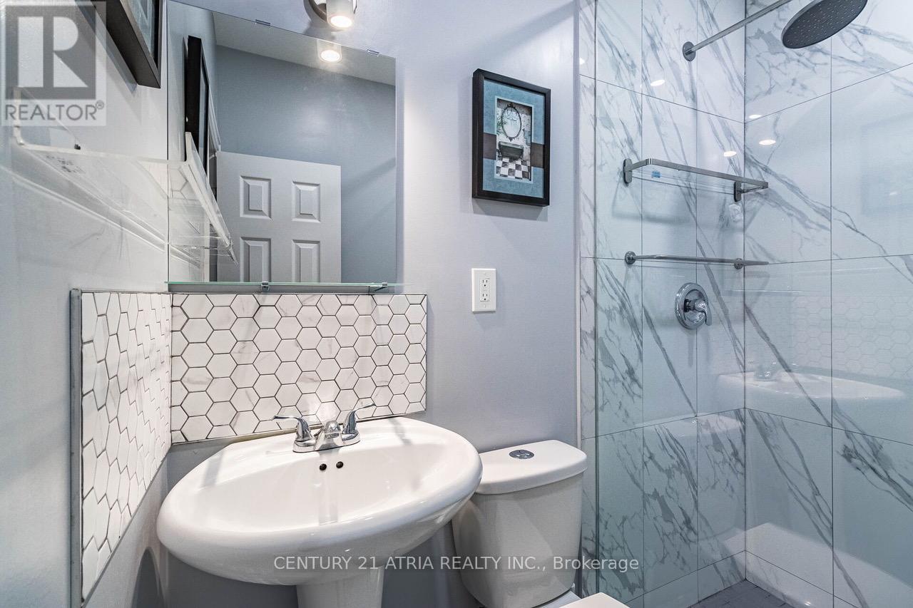 17 Montcalm Avenue, Toronto, Ontario  M6E 4N5 - Photo 16 - W12296339