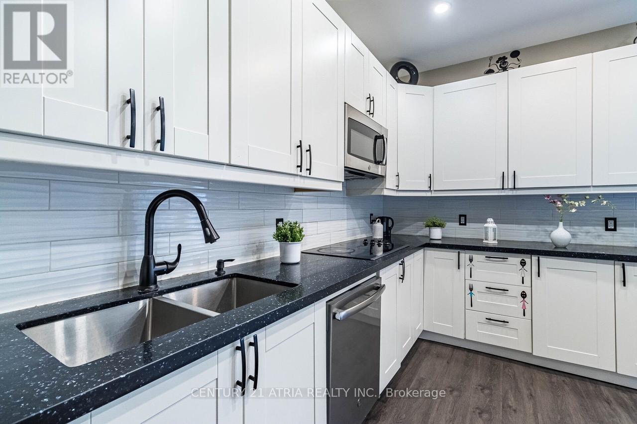17 Montcalm Avenue, Toronto, Ontario  M6E 4N5 - Photo 10 - W12296339