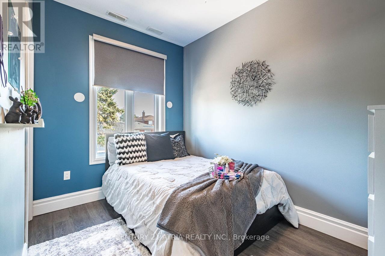 17 Montcalm Avenue, Toronto, Ontario  M6E 4N5 - Photo 5 - W12296339
