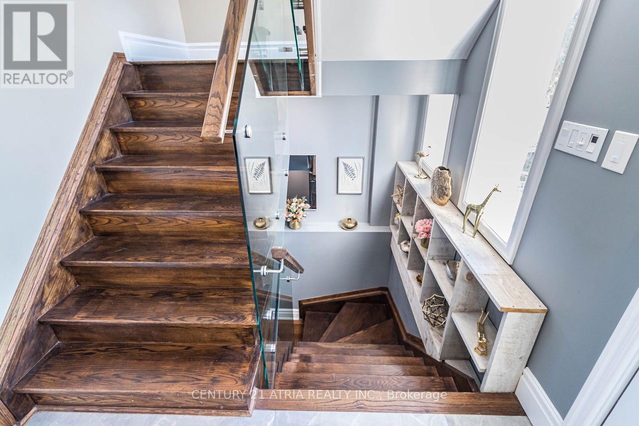 17 Montcalm Avenue, Toronto, Ontario  M6E 4N5 - Photo 8 - W12296339