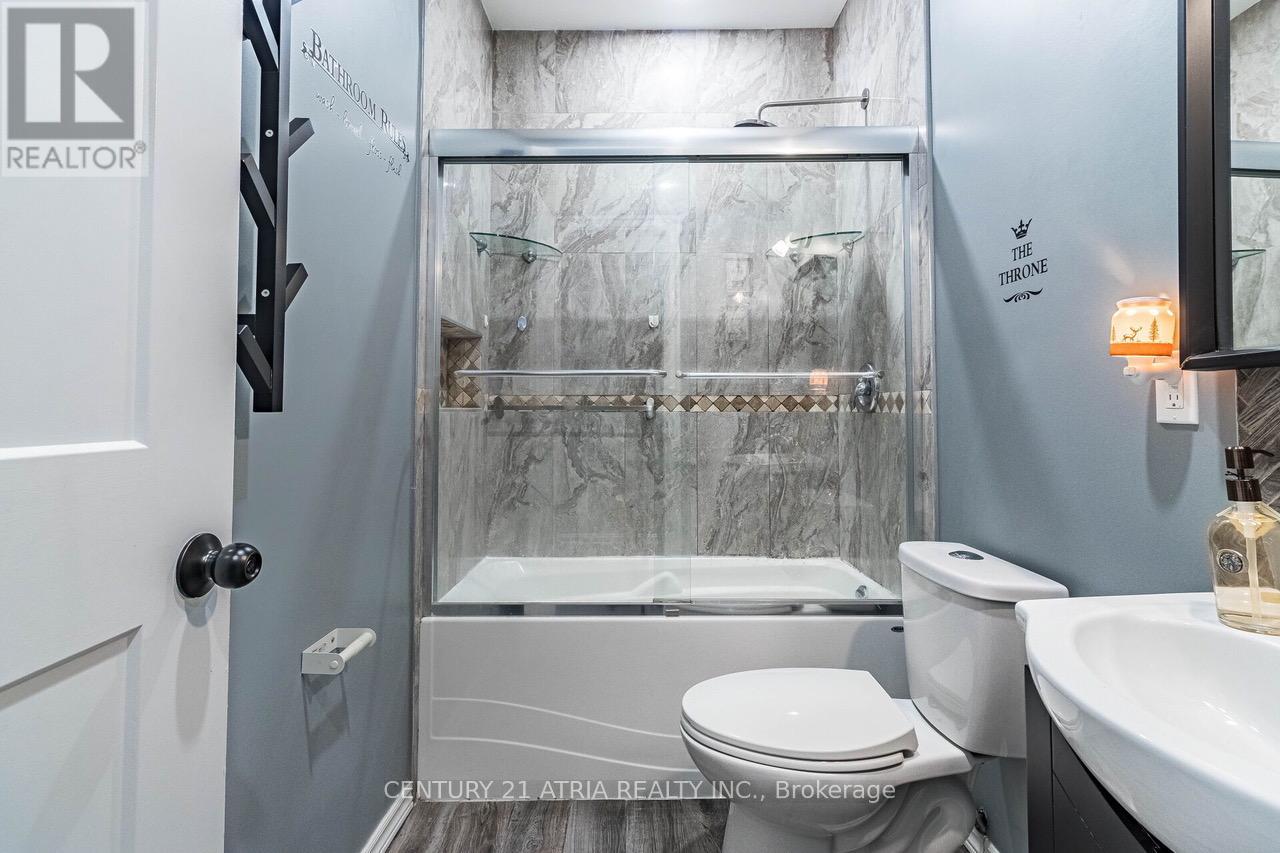 17 Montcalm Avenue, Toronto, Ontario  M6E 4N5 - Photo 6 - W12296339