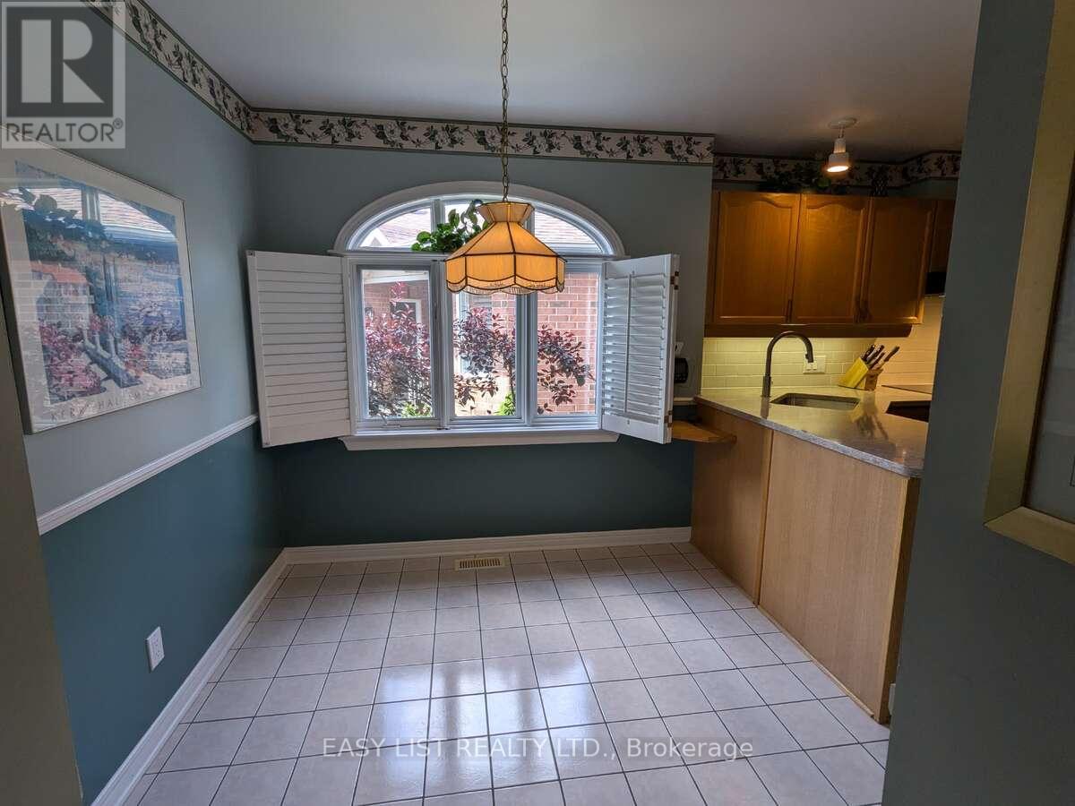 57 Goldfinch Drive, Ottawa, Ontario  K2M 2P5 - Photo 3 - X12335977