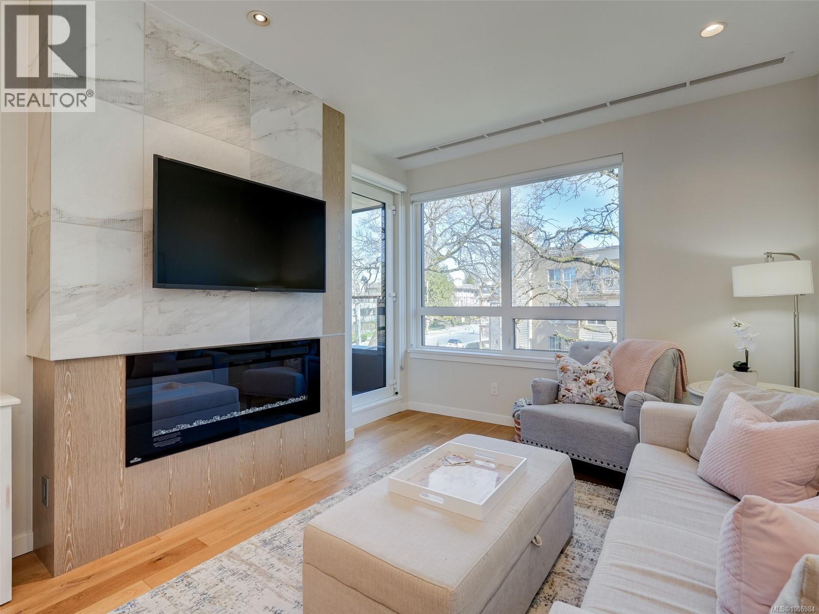 302 1201 Fort St, Victoria, British Columbia  V8V 0G1 - Photo 4 - 1006984