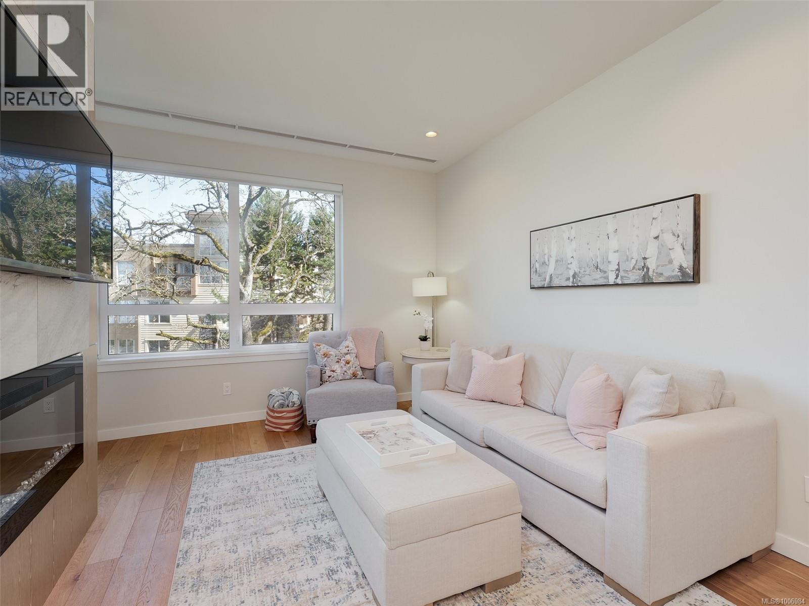 302 1201 Fort St, Victoria, British Columbia  V8V 0G1 - Photo 3 - 1006984