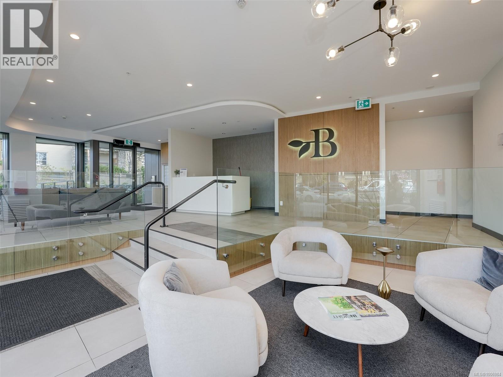 302 1201 Fort St, Victoria, British Columbia  V8V 0G1 - Photo 2 - 1006984