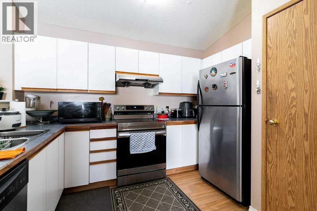 Property at 126 Martin Crossing Manor NE image 4