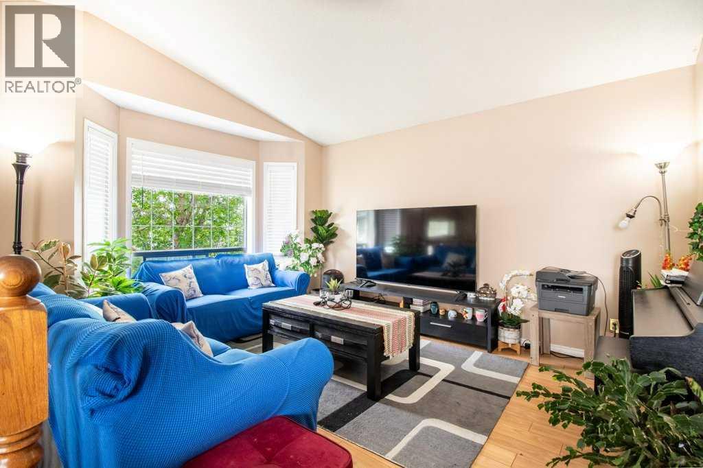 Property at 126 Martin Crossing Manor NE image 2