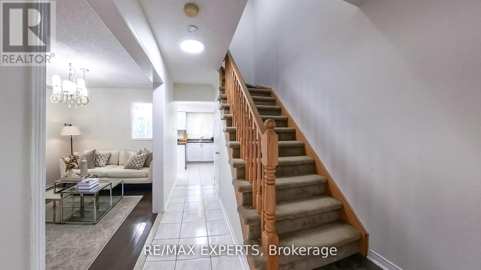 3211 Coralbean Place, Mississauga, Ontario  L5N 7C9 - Photo 8 - W12335967