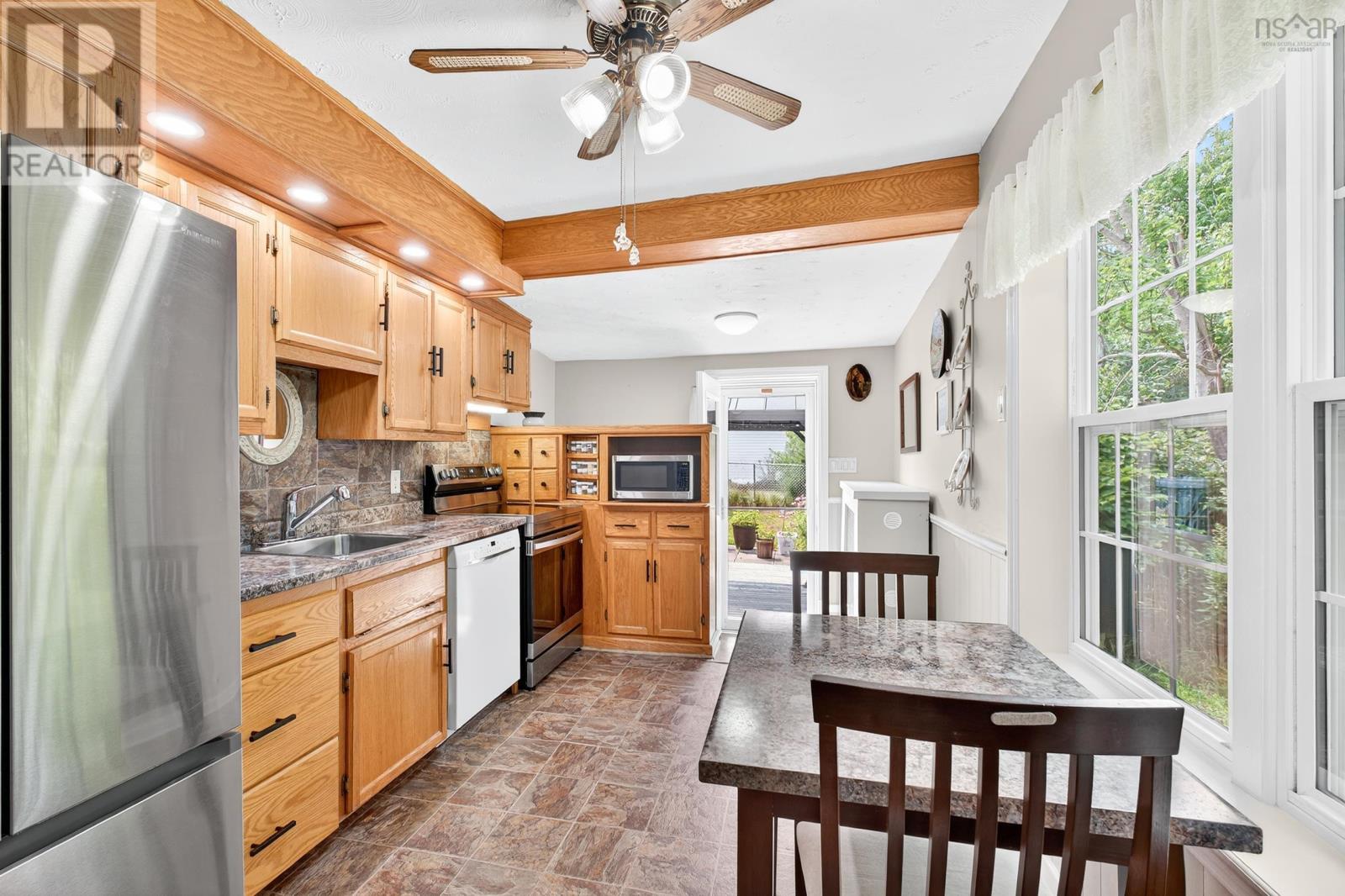 26 Grove Street, Glace Bay, Nova Scotia  B1A 3L7 - Photo 24 - 202520180