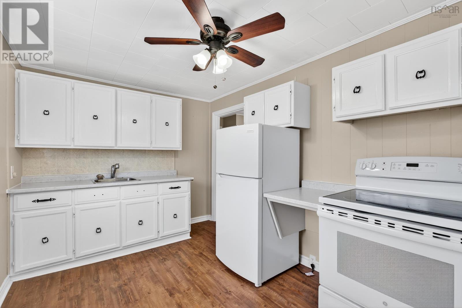 26 Grove Street, Glace Bay, Nova Scotia  B1A 3L7 - Photo 31 - 202520180