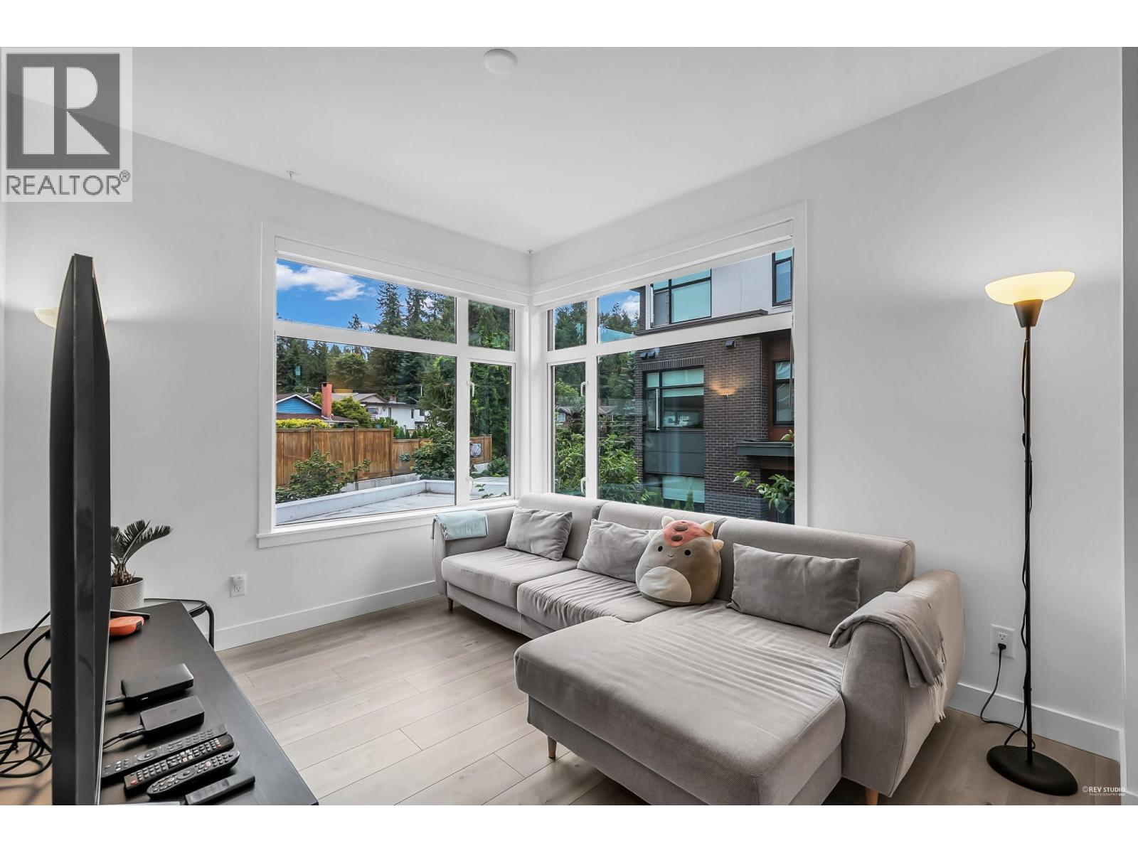 Property at 261 2035 GLENAIRE DRIVE image 3