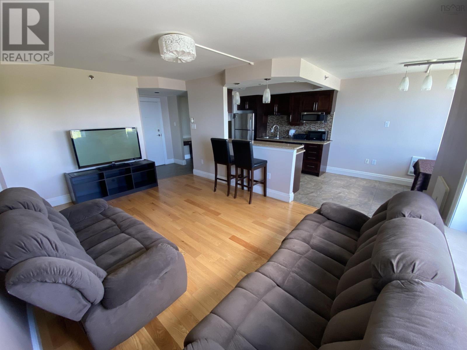 Property at 619 45 Vimy Avenue image 3