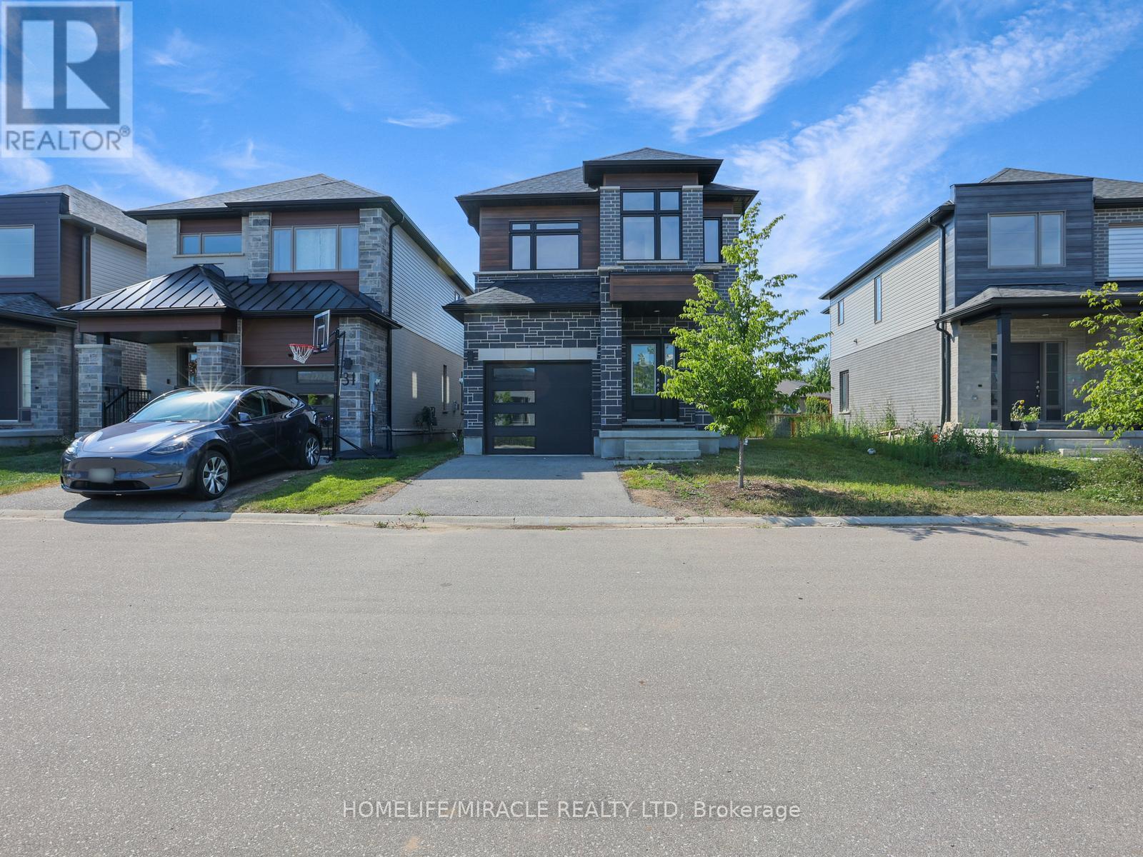 29 Ferris Circle, Guelph, Ontario  N1G 0H2 - Photo 1 - X12335993