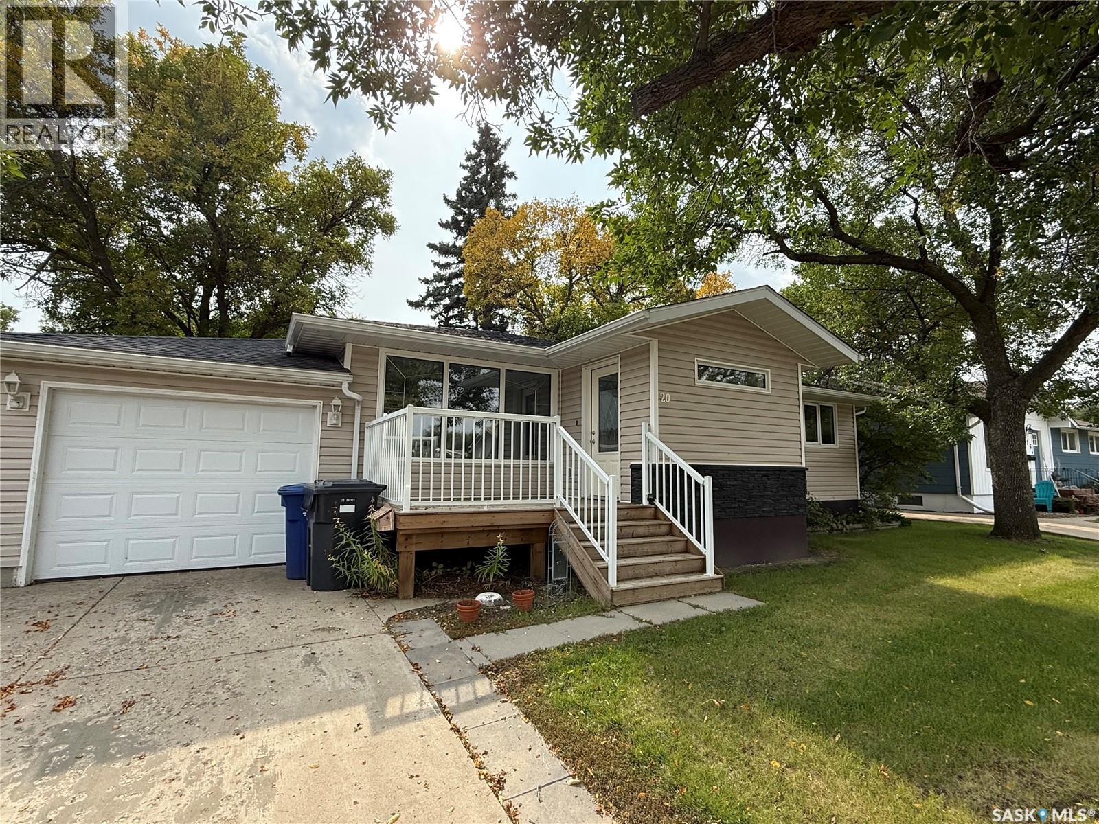 20 Scott Crescent, Weyburn, Saskatchewan  S4H 1T6 - Photo 1 - SK004329