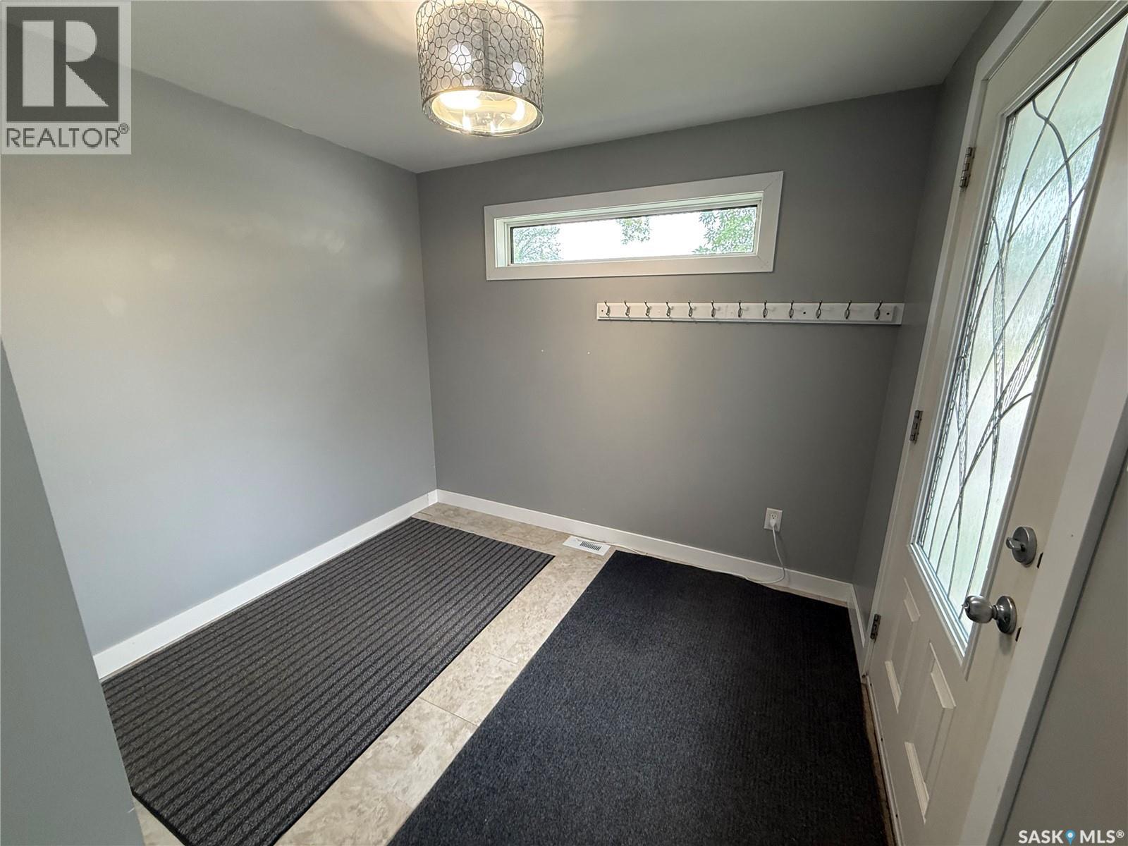 20 Scott Crescent, Weyburn, Saskatchewan  S4H 1T6 - Photo 4 - SK004329