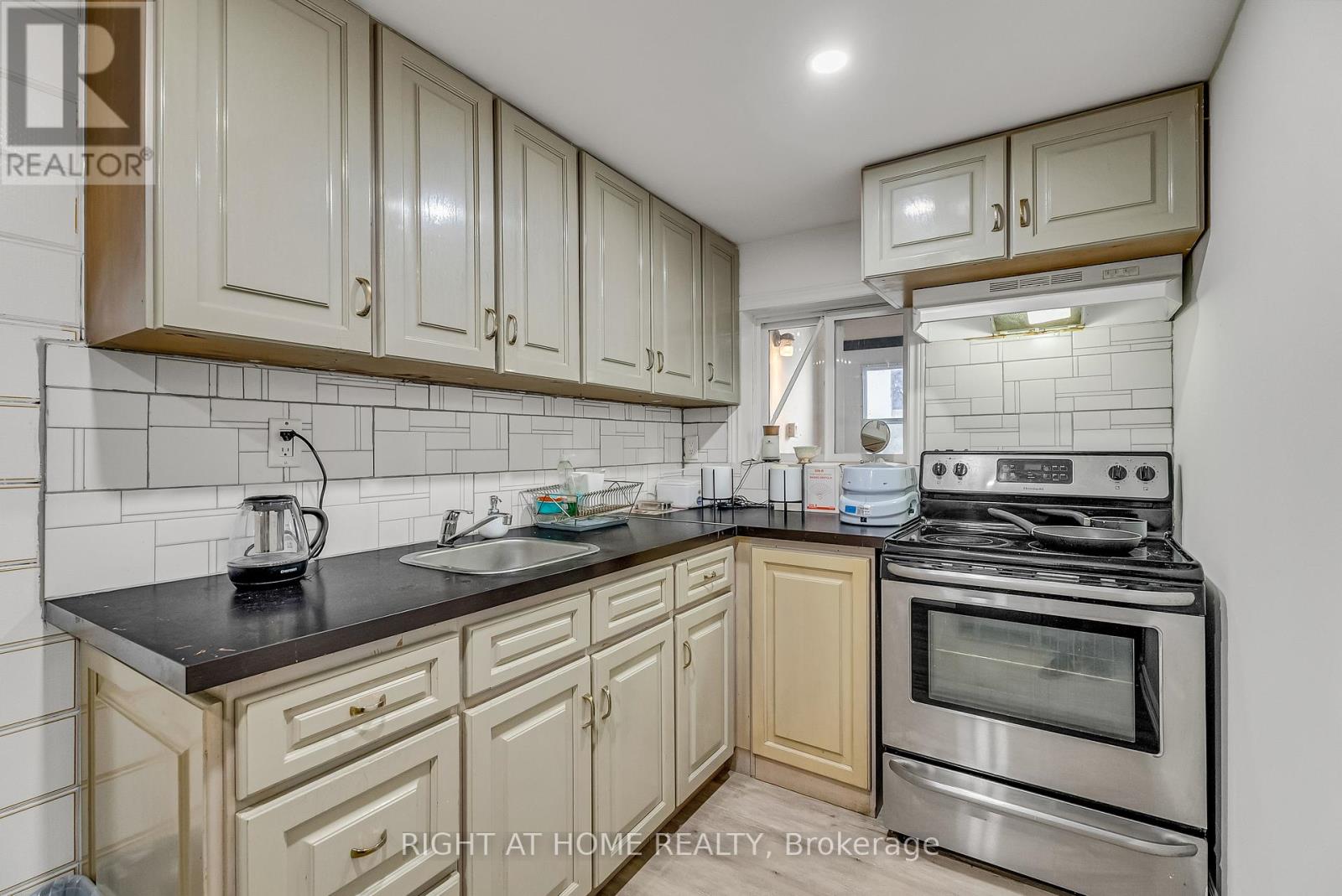 373 Firglen Ridge, Vaughan, Ontario  L4L 1N6 - Photo 37 - N12258240